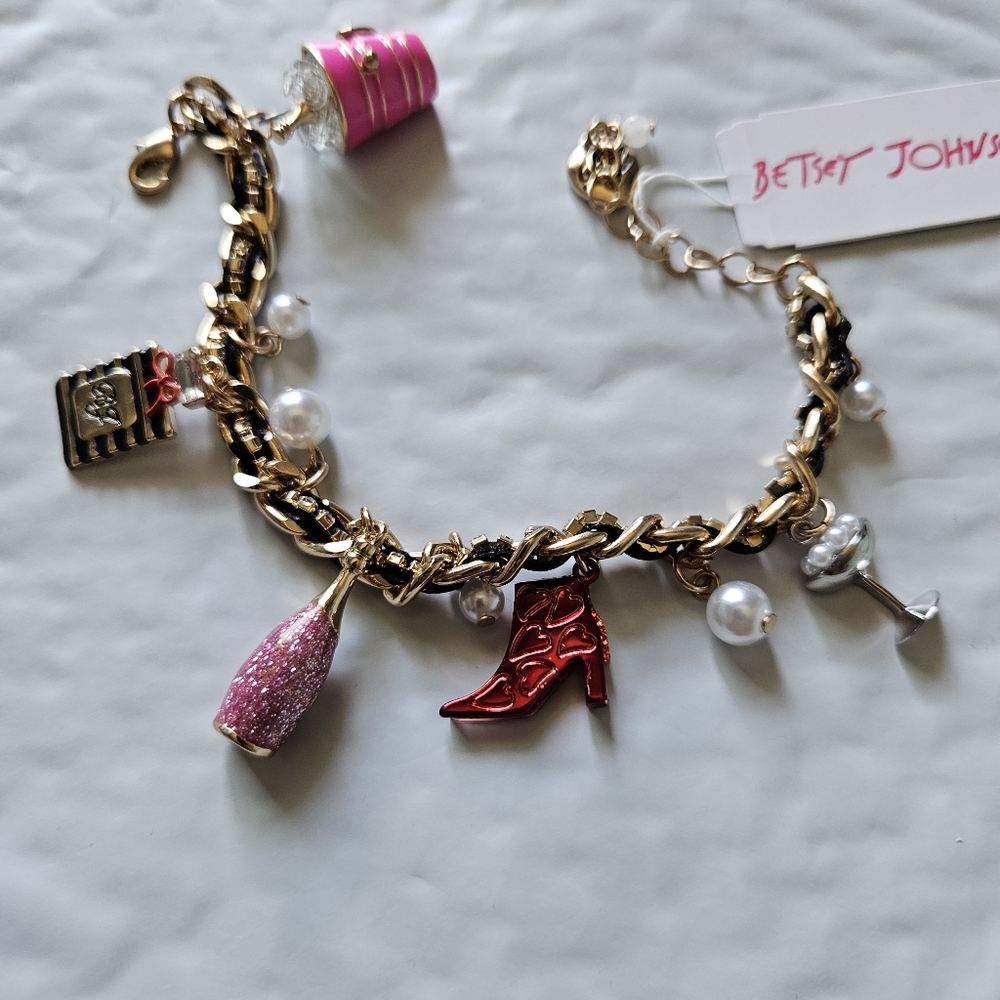 Betsey Johnson bracelet - Picture 4 of 4